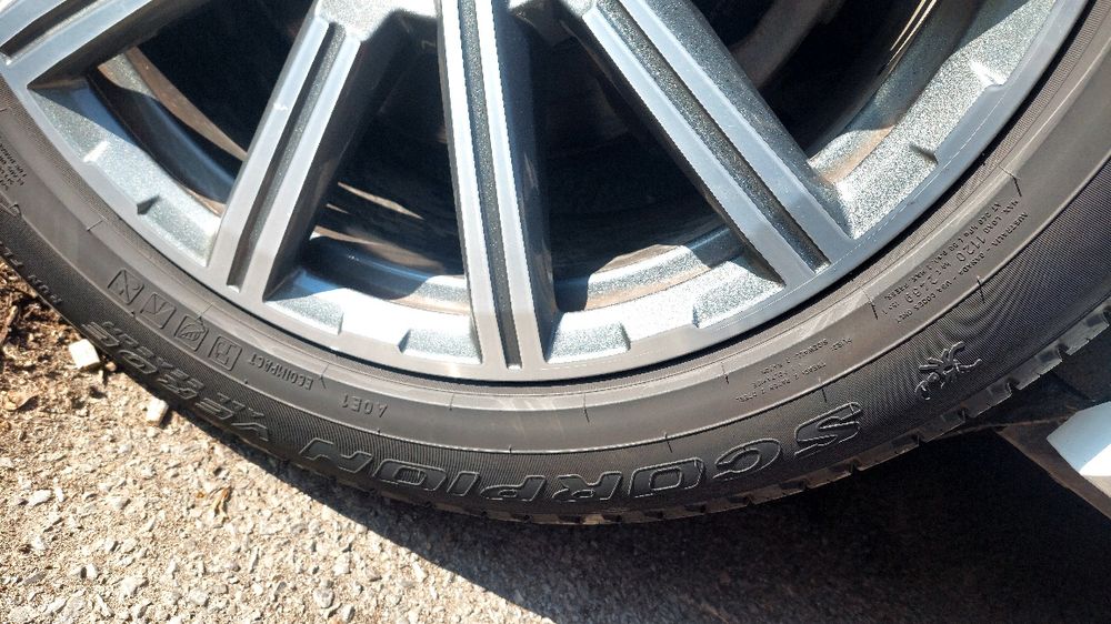 Pirelli scorpions Verde all season 285/45/20