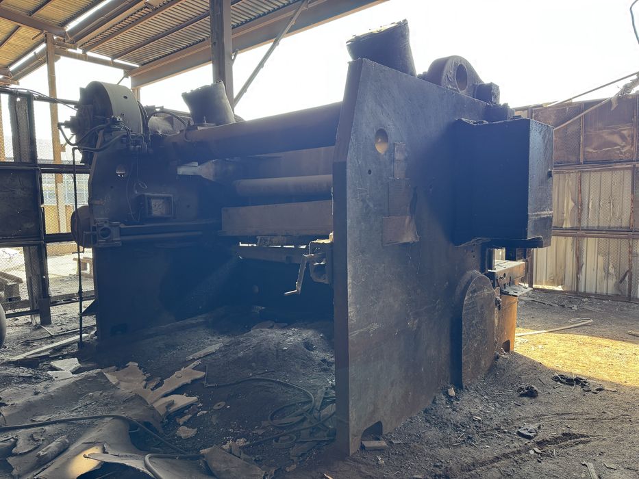 Продам гильотину толщина резки метала до 32 мм