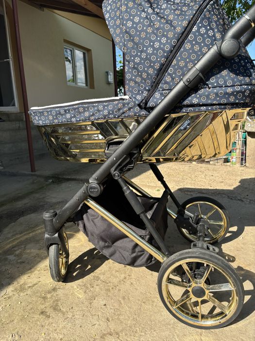 Vand carucior IVENTO  GLAM PREMIUM KUNERT folosit foarte putin,fara defecte(nu trimit prin curier),pret 2000 lei(este in garantie)