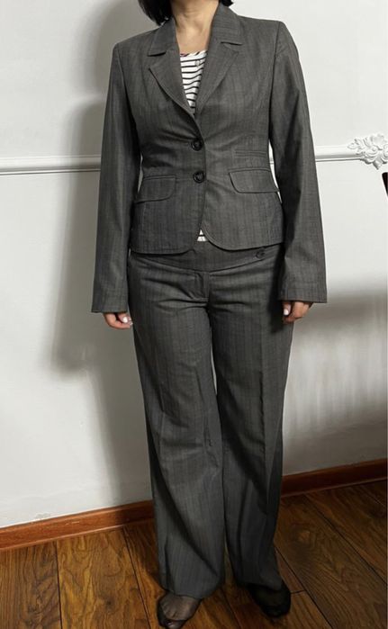 Продам брючный костюм