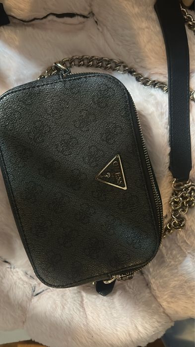 Дамска чанта на guess