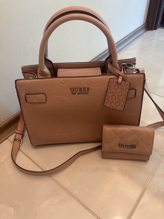Дамска чанта Guess