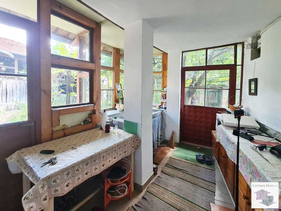 175094 Частично реновирана къща в с.Добромирка, 30 км. от В.Търново