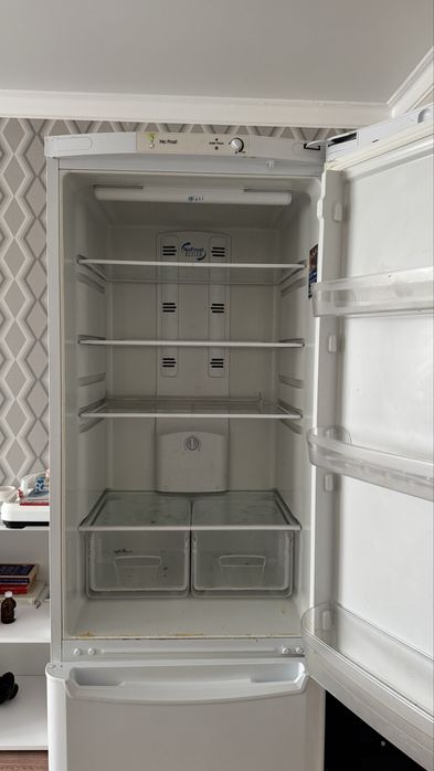 Холодильник INDESIT