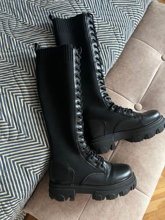 Дамски ботуши с дебела подметка