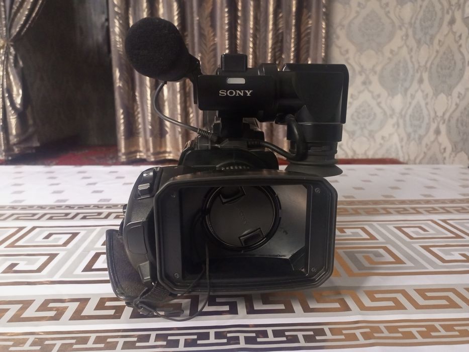 KAMERA SONY HXR-MC 1500 xolati juda yaxshi