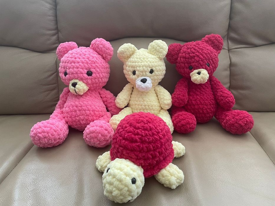 Jucării pluș croșetate manual