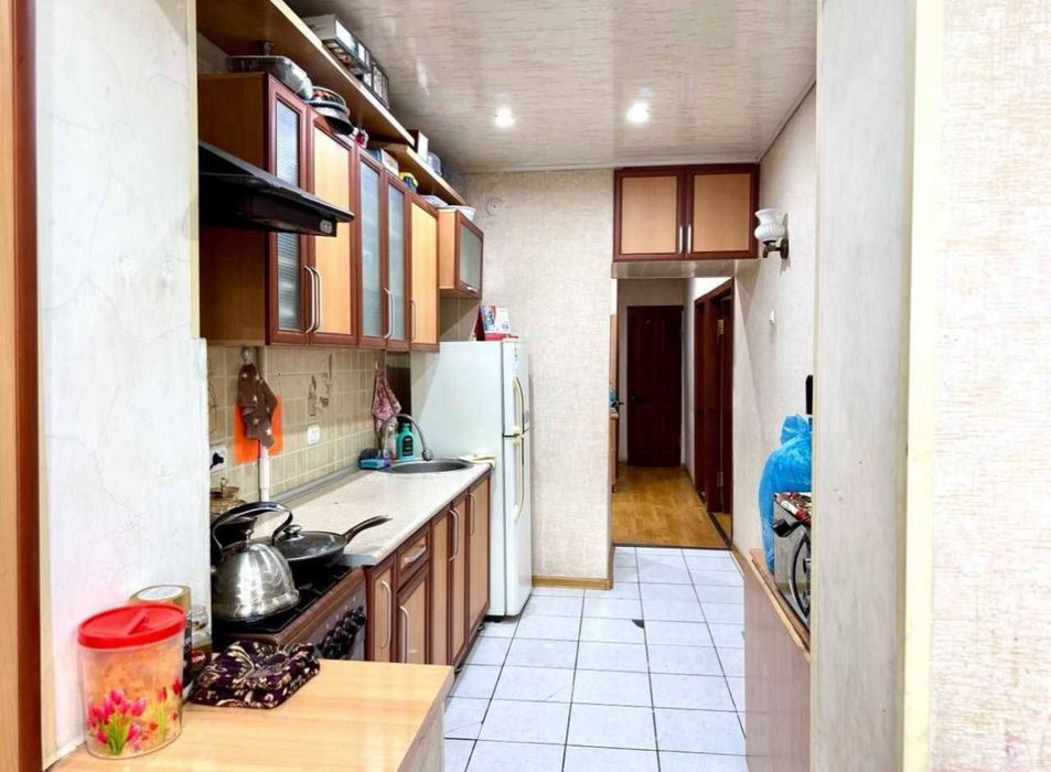 Квартира на Новомосковская -Стадион старт 3/3/4 общ пл 80м/77 серия