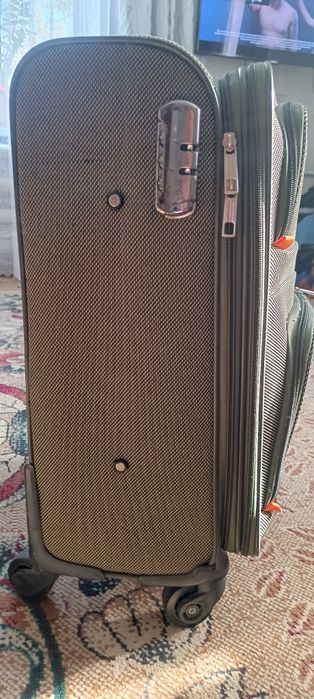 Продам чемодан  из ткани