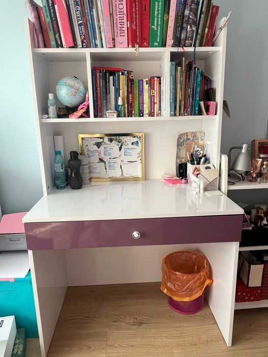 Бюро с надстройка за детска стая