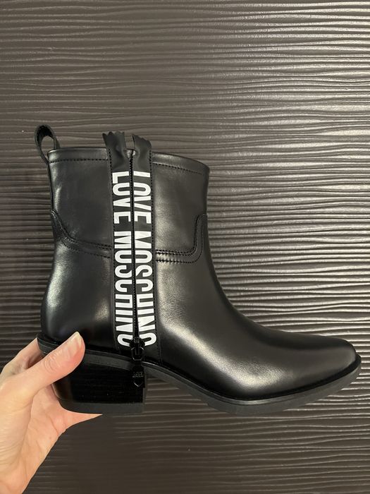 Боти естествена кожа Love Moschino