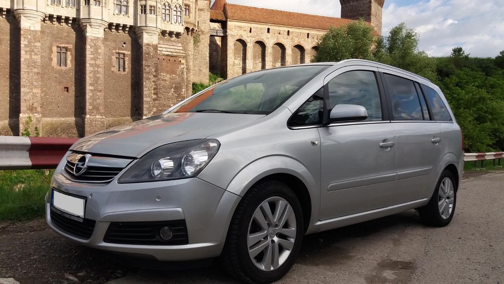 Vând Opel Zafira b