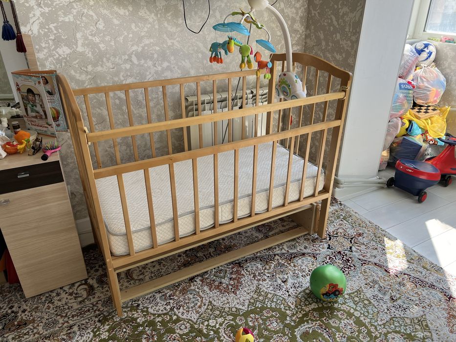 Детская кроватка, качалка