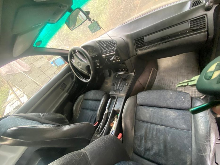 Срочно продам машину BMW 320i