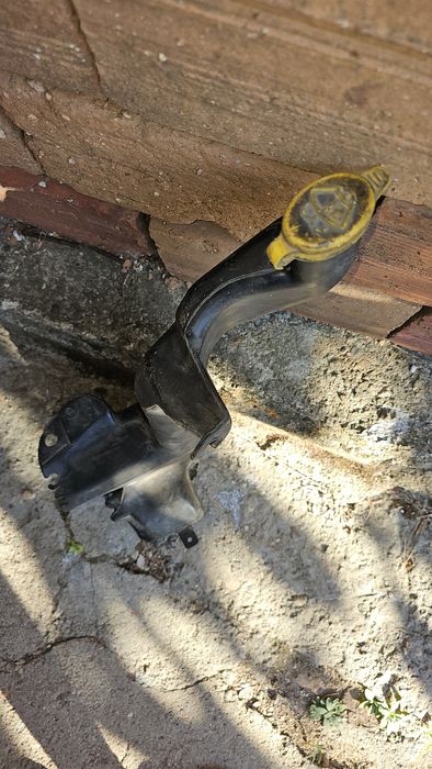 Казанче за течност за чистачки Opel Zafira B