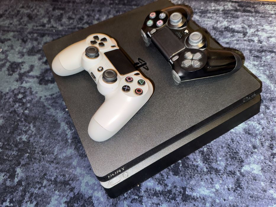 PlayStation 4 Slim 500GB + 2 manete