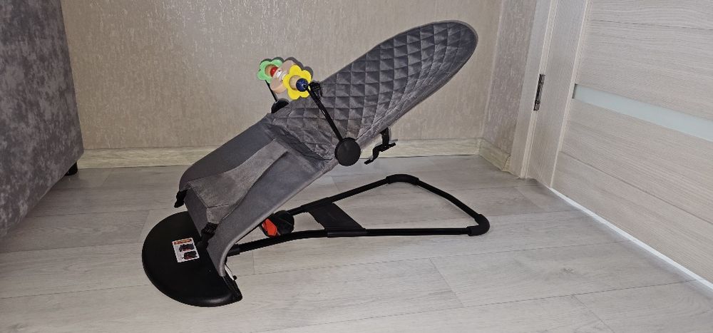 Продам шезлонг детский