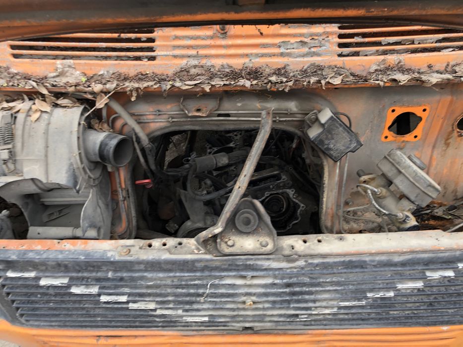 Продам на запчасти Мерседес сапог 207