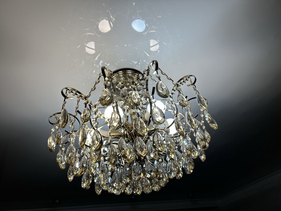 Продается Хрустальная люстра
