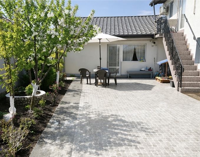 Casa / doua apartamente mari
