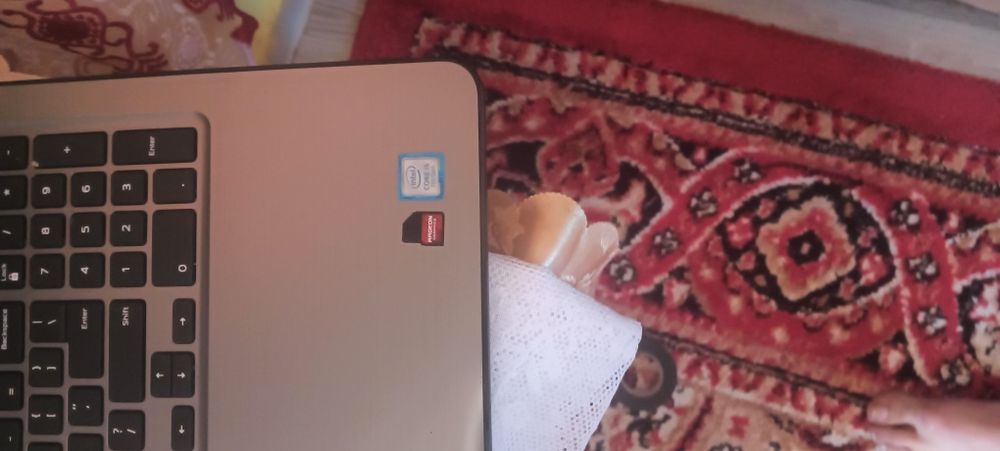 Vind doua laptopuri dell si asus