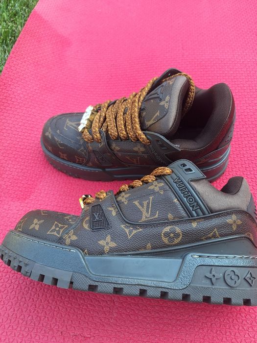 Pantofi Luois Vuitton nr 43 pret 499 euro