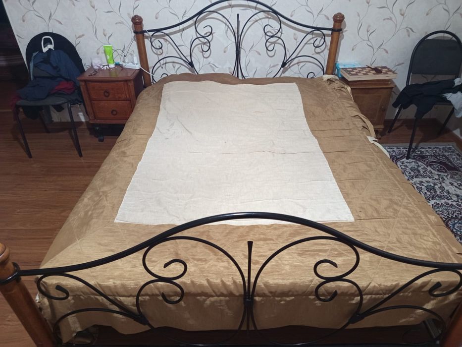 Шкафы и кровати  недорого продам срочно