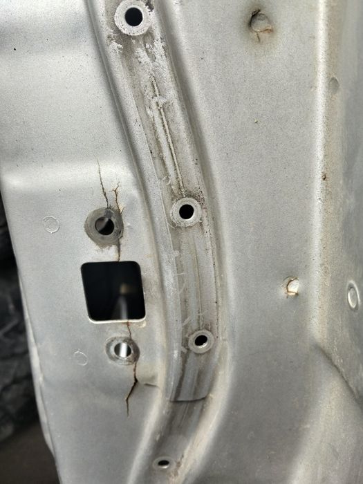 Дверь левая на бегемота паджеро Монтеро 3