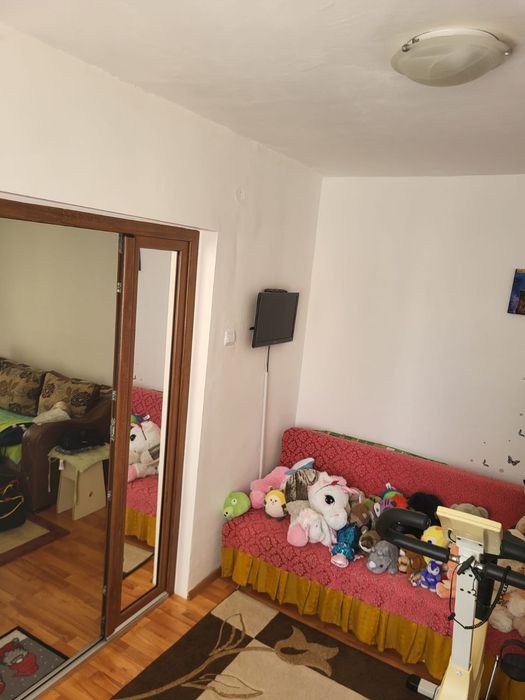 Vând apartament cu 3 camere