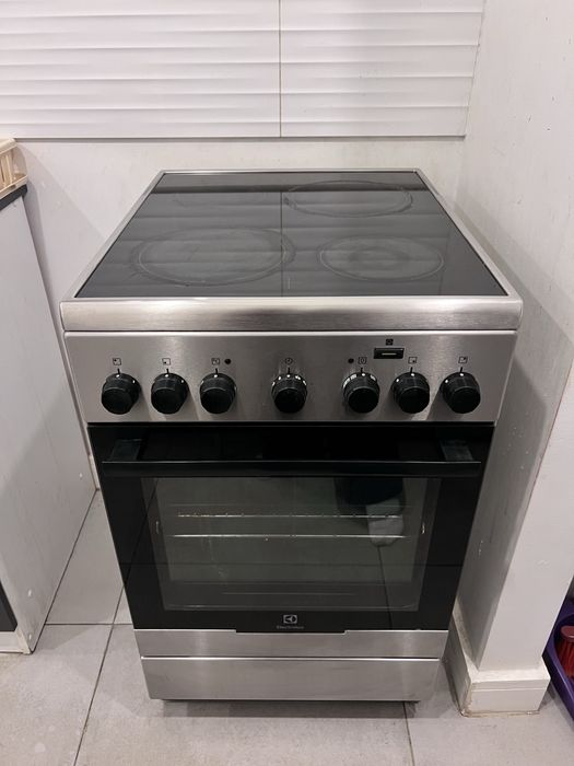 Aragaz Electroluz electric 4 ochiuri si cuptor