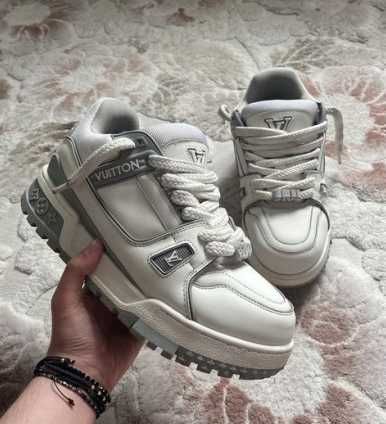 Vânzare urgentă de adidași Louis Vuitton