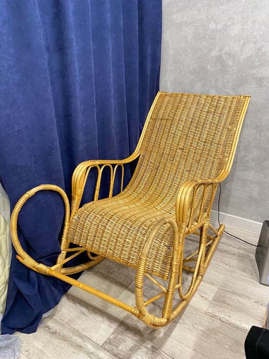 Продаю кресло качалка соломенное ручная работа