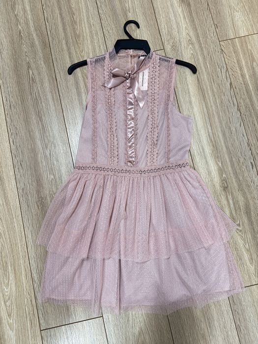 Розова рокля с дантела