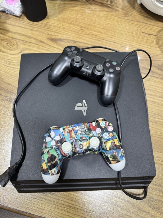 PS4 Pro 7218B (Последняя ревизия) + 15 Игр + 2 Джойстика