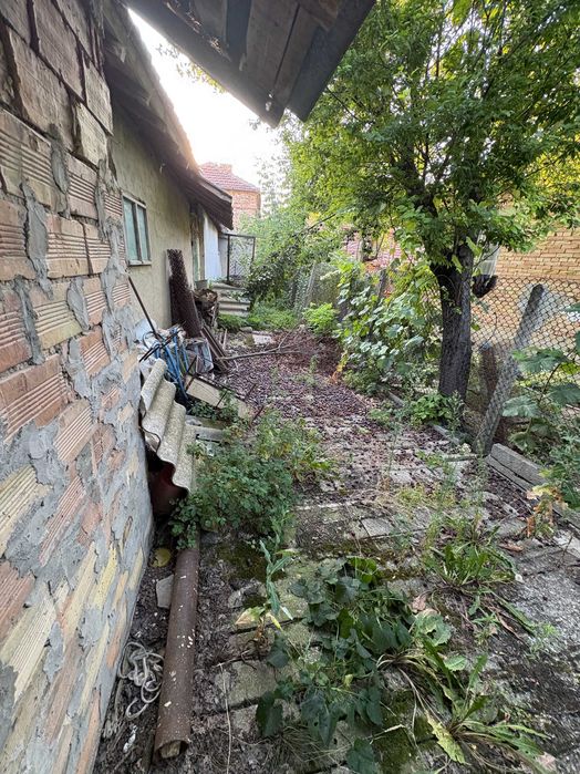 Къща с двор село Белоградец