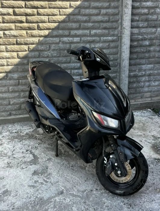 Продам м8 Лия мотор