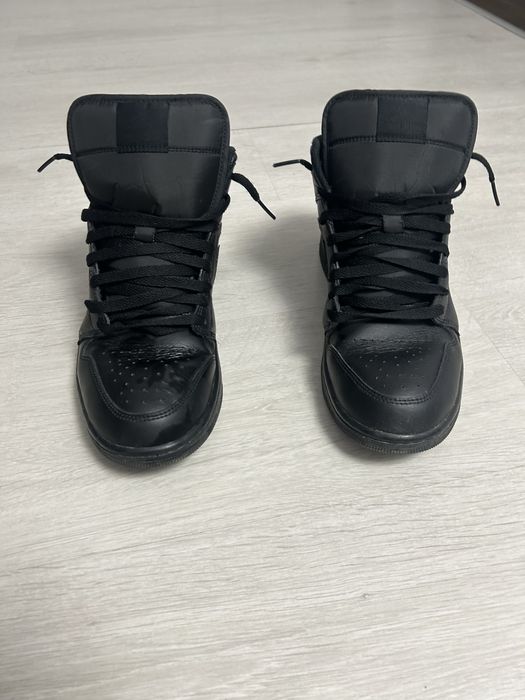 Nike Air Jordan 1 High in conditii bune