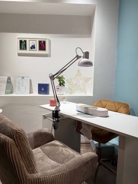 Închiriez post manichiură și post coafor/frizerie