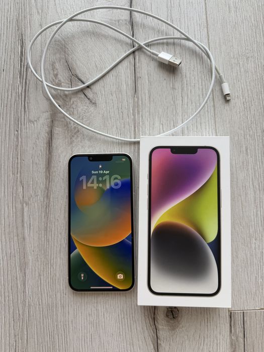 iPhone 14, 256 GB, cu huse si incarcator incluse