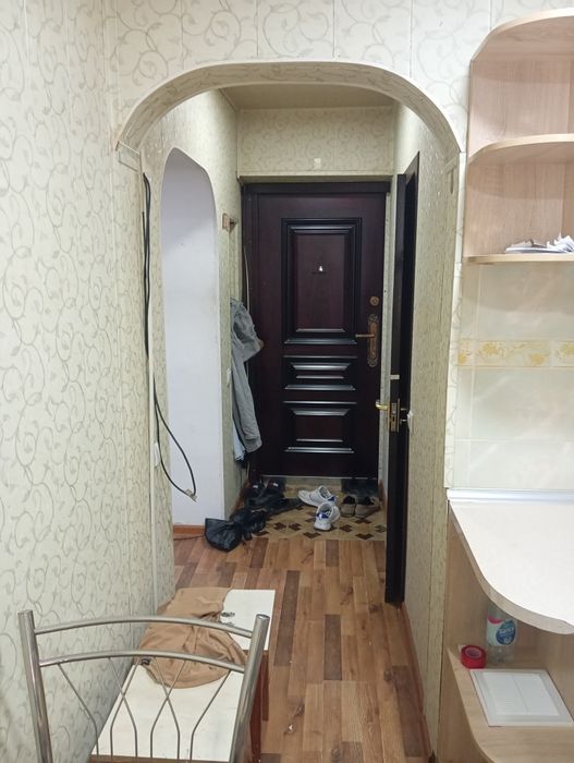 Продается своя 1/1/4  квартира  с подвалом . Кирпич.