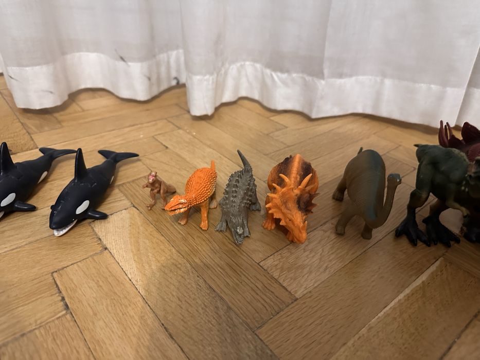 Dinozauri diverse marimi