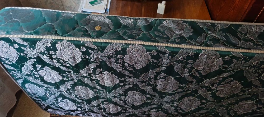 Матрас пружинный 190 на 90 на 20 см.