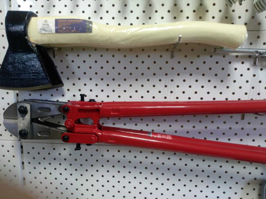 Отвертки, молотки, зубило