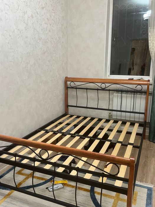 Кровать спальная