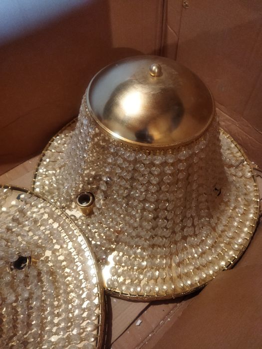 Продам две одинаковые люстры