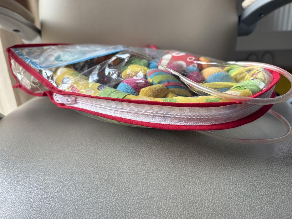 Арка с играчки за количка