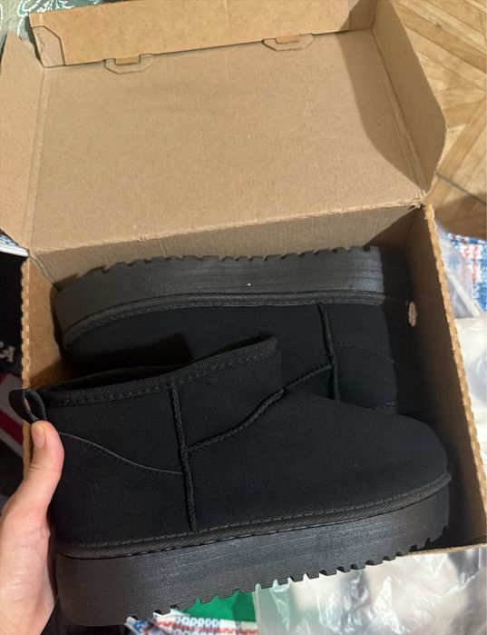 Продам новые угги 40 размер (маломерят)