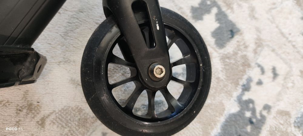 Продам детский  самокат трюковый новый