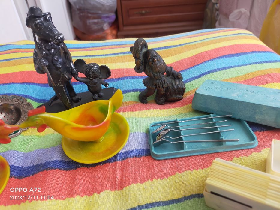 Продам советские вещи СССР. В идеале.