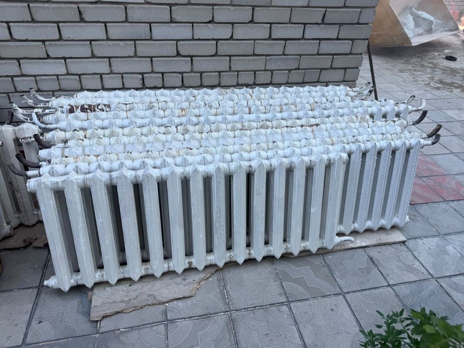 Продам чугунные батареи